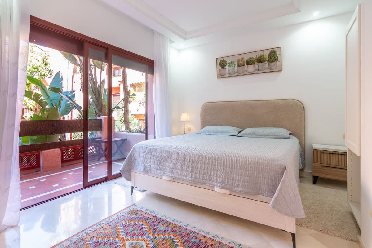 Middle Floor Apartment in Elviria — photo 8 of 10