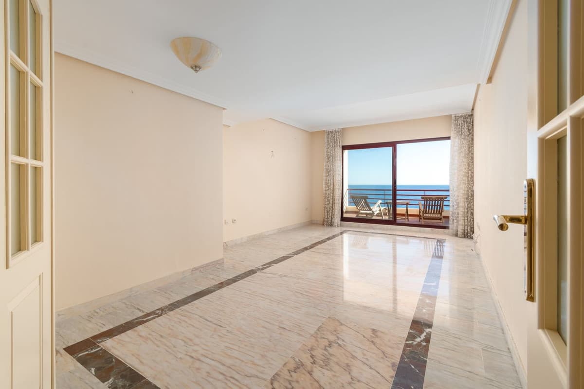 Middle Floor Apartment in Torrequebrada — photo 6 of 10