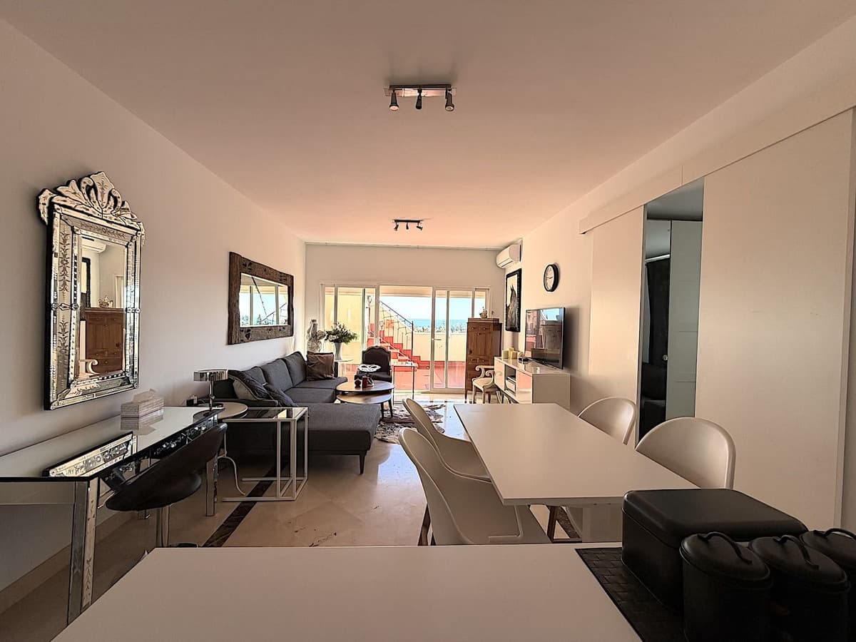 Top Floor Apartment in Bel Air — photo 4 of 10