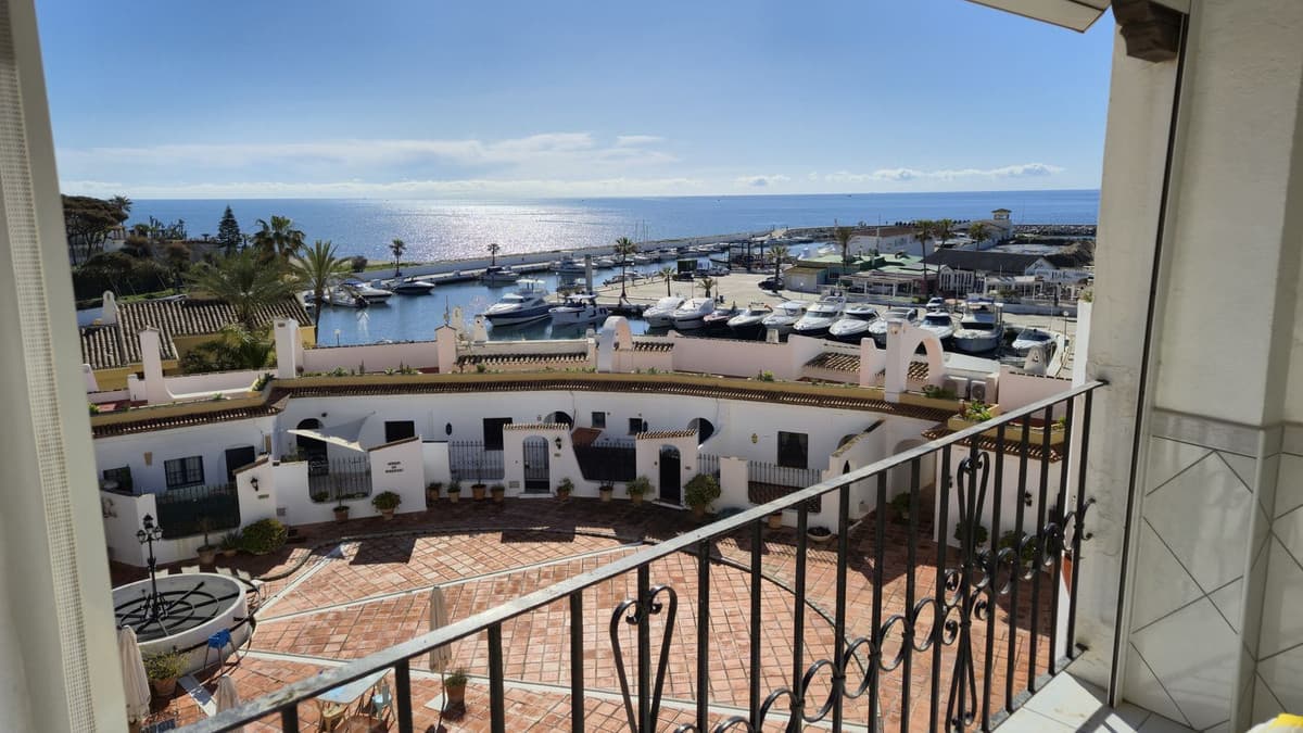 Top Floor Apartment in Puerto de Cabopino — photo 1 of 10