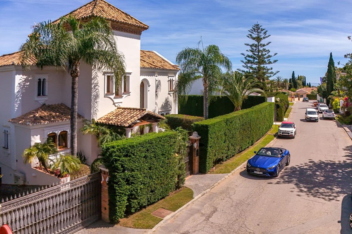 Detached Villa in Estepona — photo 1 of 10