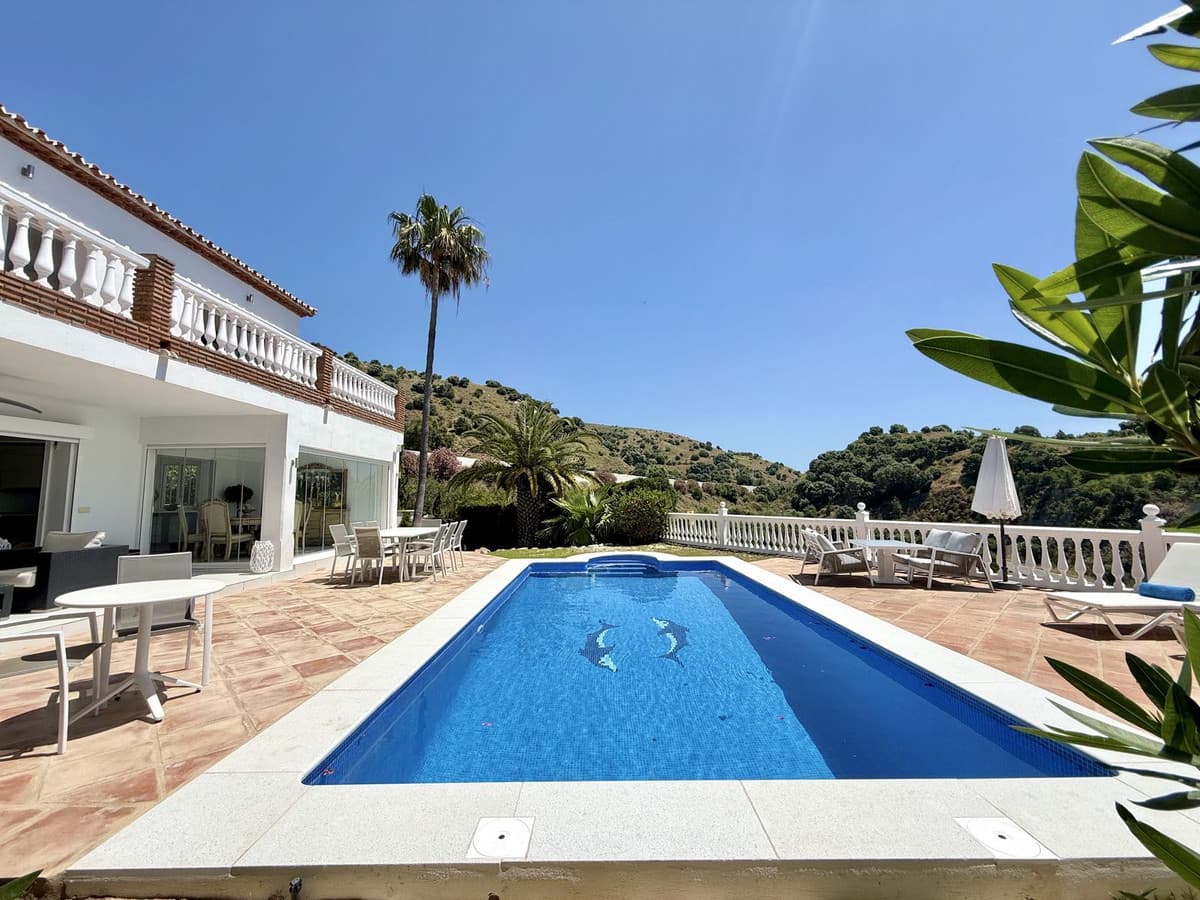 Detached Villa in Calahonda — photo 1 of 10