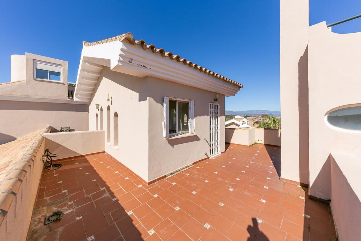 Townhouse in La Duquesa — photo 3 of 10