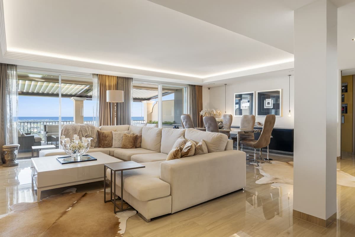 Penthouse Duplex in Los Almendros — photo 5 of 10