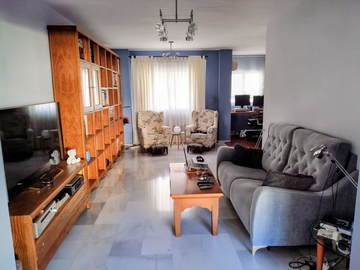 Middle Floor Apartment in Málaga Este — photo 1 of 10