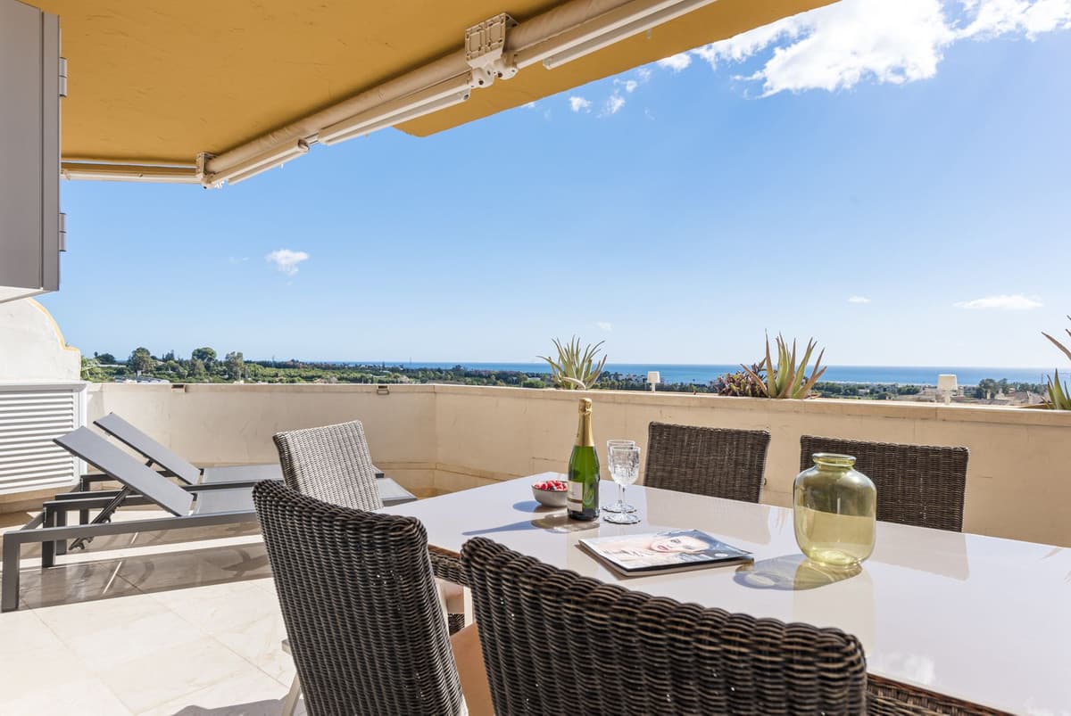 Middle Floor Apartment in Estepona — photo 1 of 10