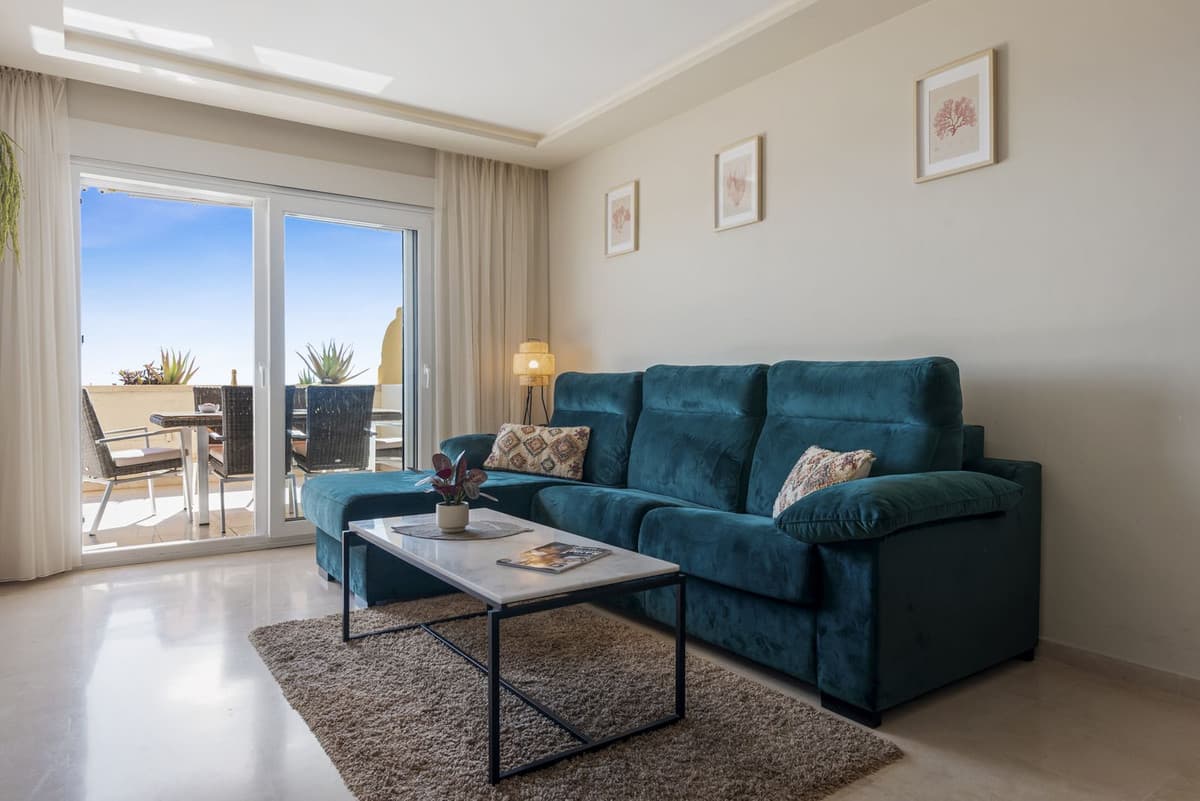 Middle Floor Apartment in Estepona — photo 7 of 10