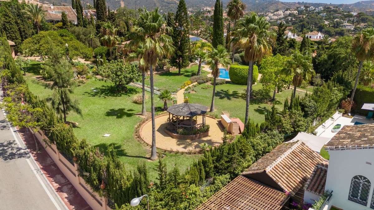 Detached Villa in Elviria — photo 2 of 10