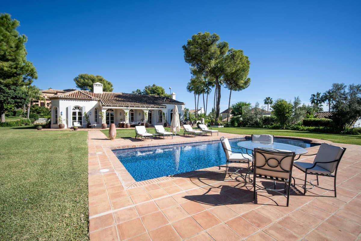 Detached Villa in Marbella — photo 1 of 10