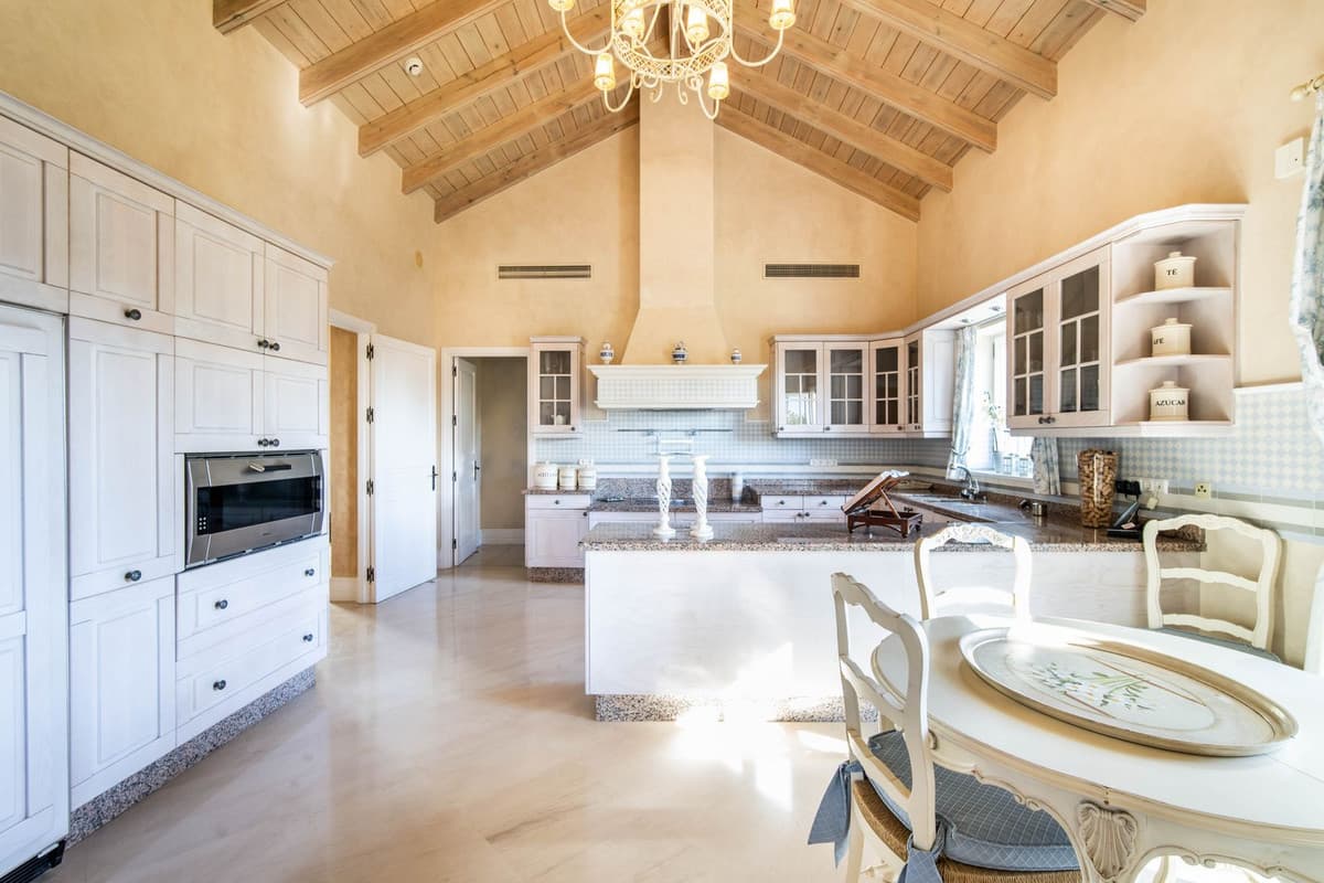 Detached Villa in Marbella — photo 7 of 10