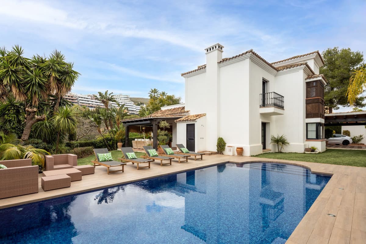 Detached Villa in Benahavís — photo 1 of 10