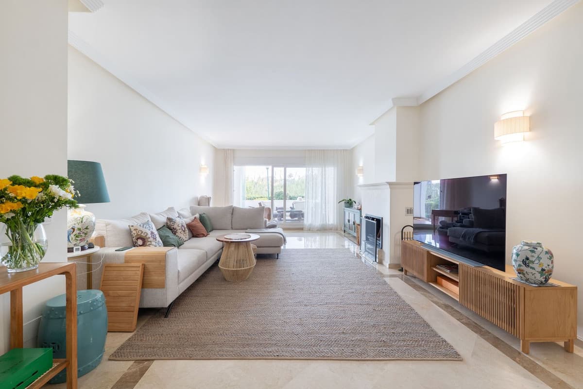 Ground Floor Apartment in Los Monteros — photo 4 of 10