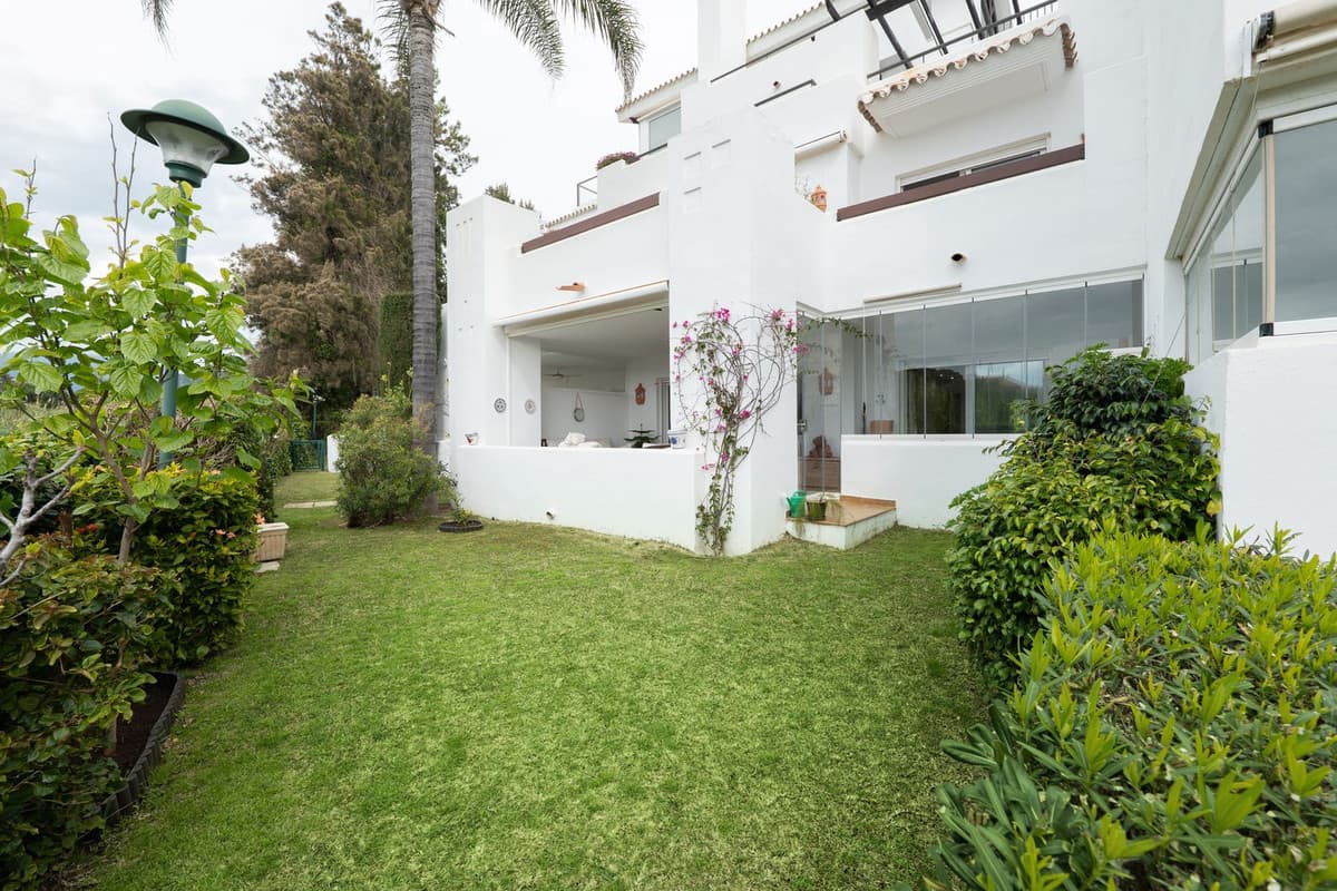 Ground Floor Apartment in Los Monteros — photo 9 of 10