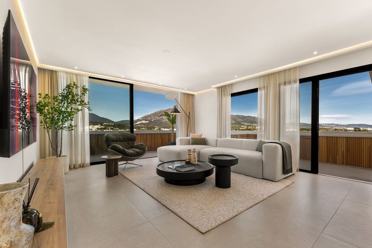 Penthouse in Nueva Andalucía — photo 1 of 10