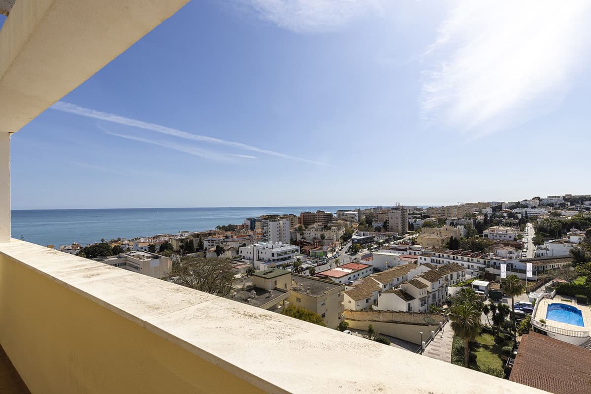 Penthouse in La Carihuela — photo 1 of 10