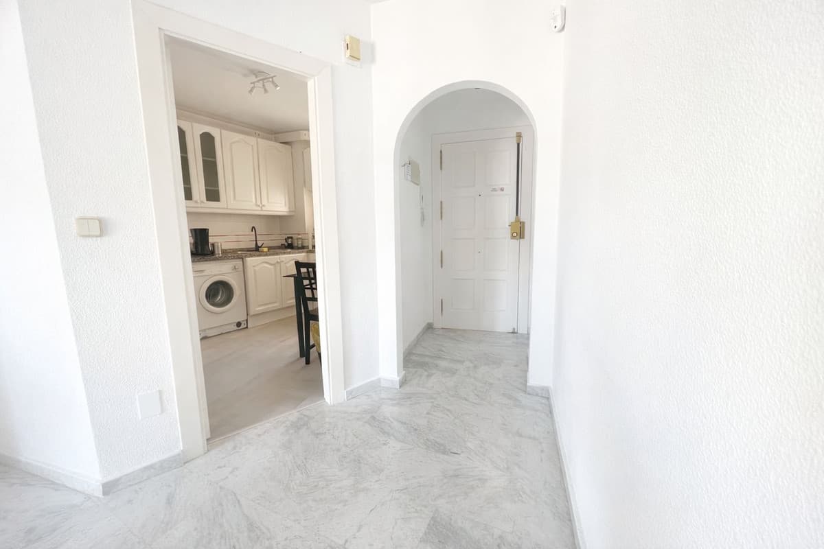 Middle Floor Apartment in Torremolinos — photo 9 of 10