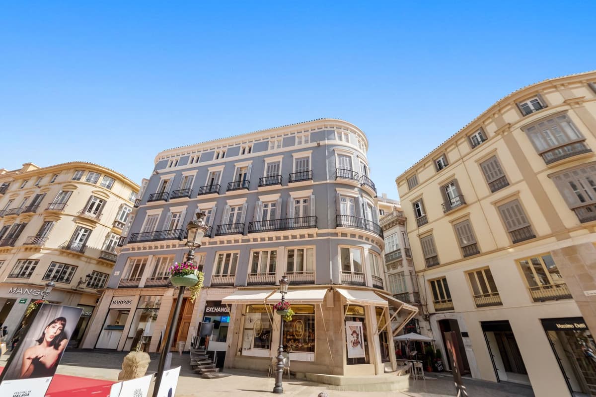 Middle Floor Apartment in Málaga Centro — photo 1 of 10