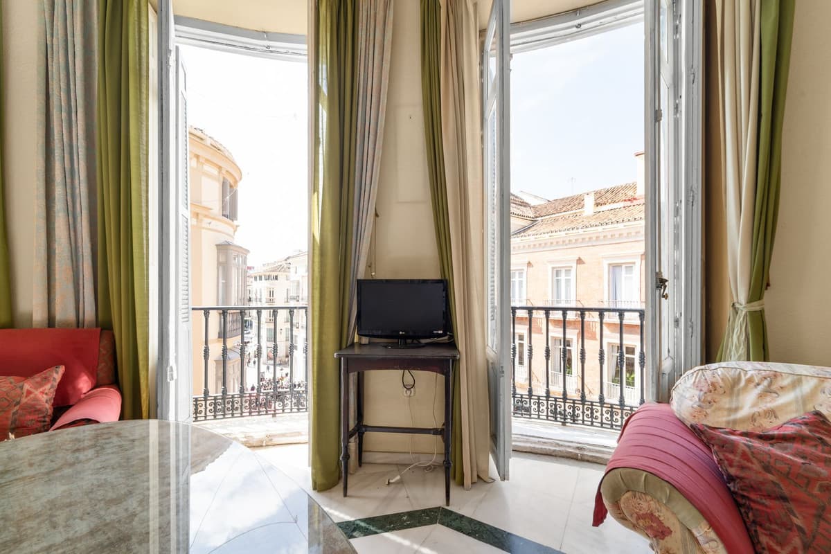 Middle Floor Apartment in Málaga Centro — photo 4 of 10