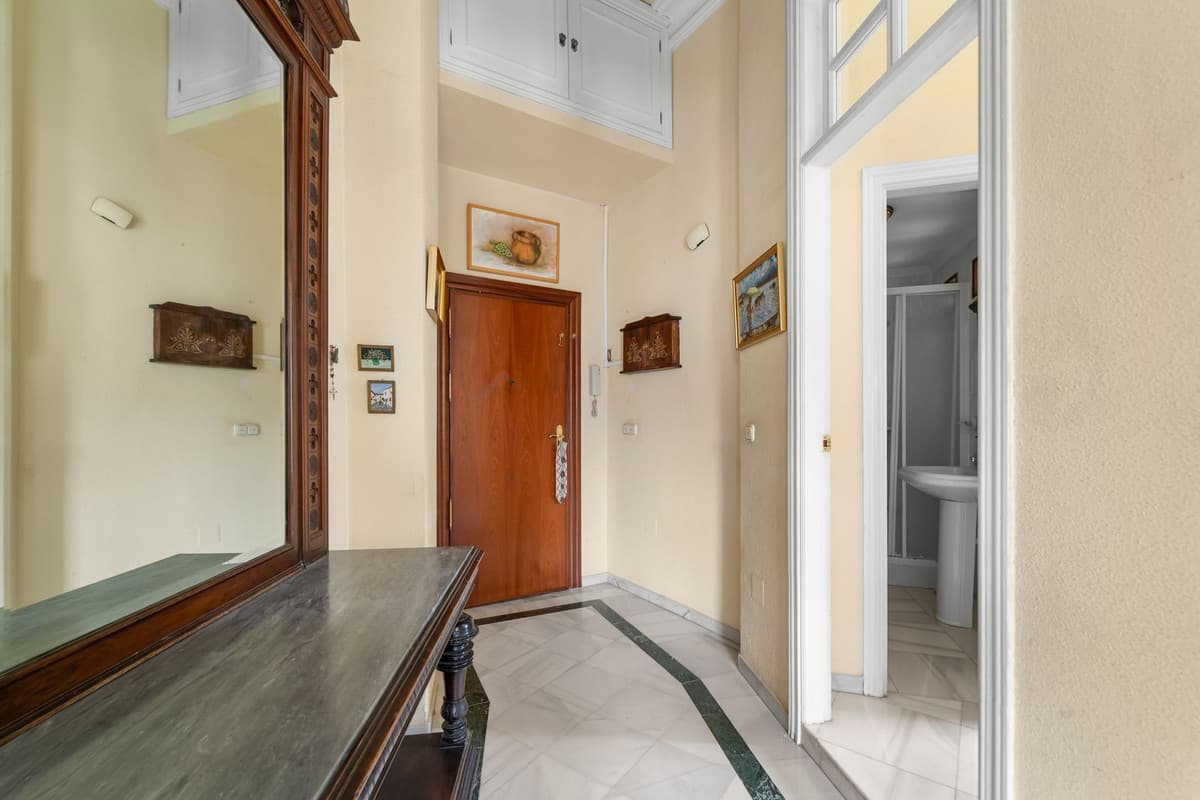 Middle Floor Apartment in Málaga Centro — photo 6 of 10