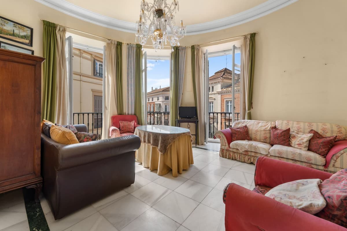 Middle Floor Apartment in Málaga Centro — photo 7 of 10