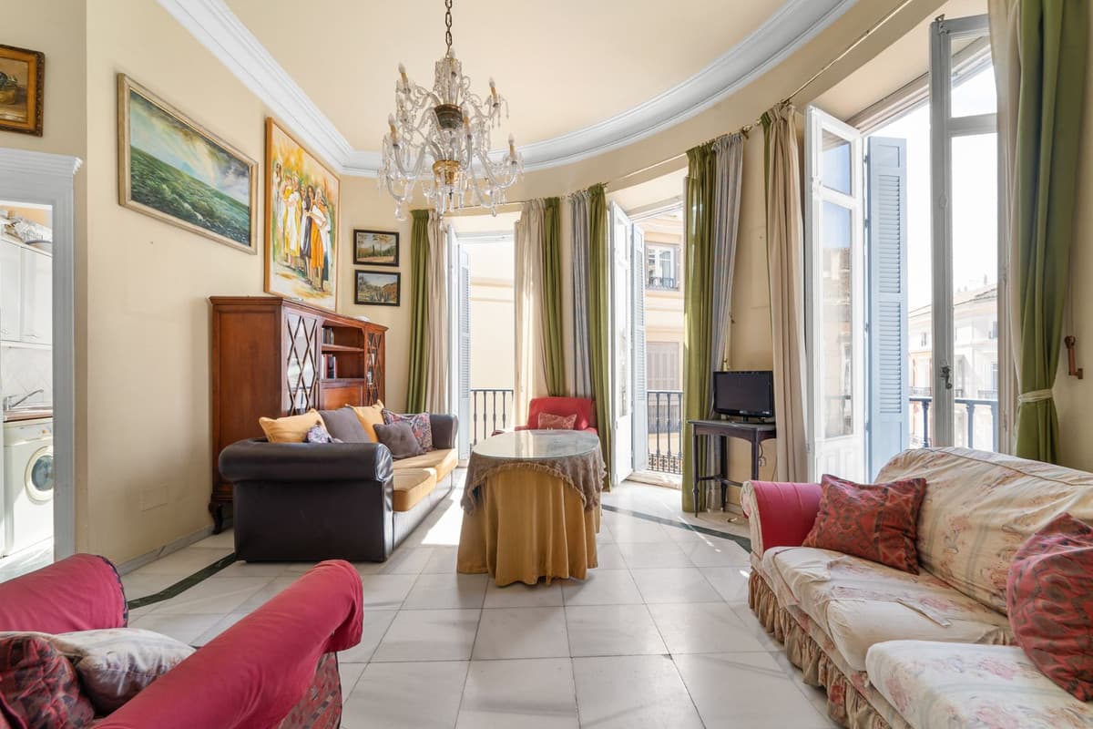 Middle Floor Apartment in Málaga Centro — photo 9 of 10