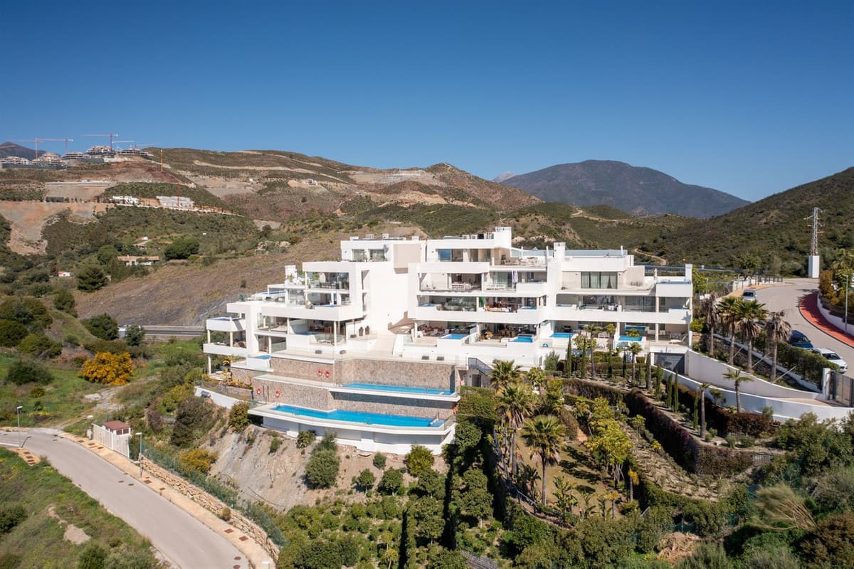 Penthouse Duplex in Nueva Andalucía — photo 3 of 10