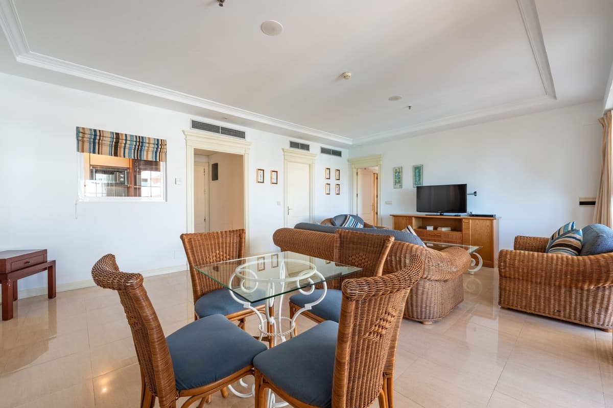 Middle Floor Apartment in Marbella — photo 10 of 10