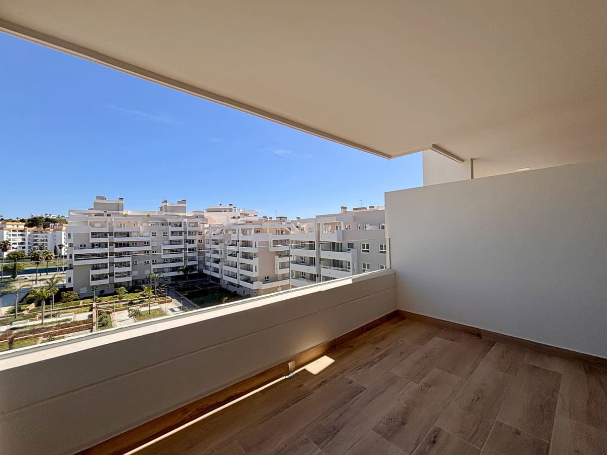Middle Floor Apartment in Nueva Andalucía — photo 3 of 10