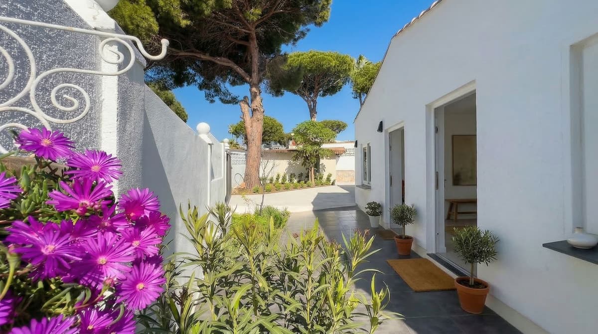 Semi-Detached House in Calahonda — photo 2 of 10