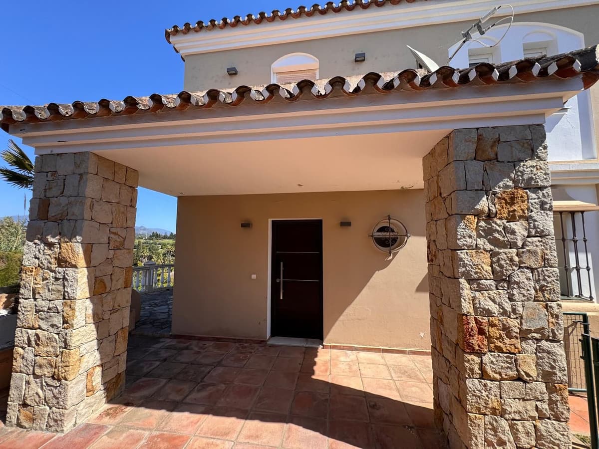 Detached Villa in Estepona — photo 1 of 10