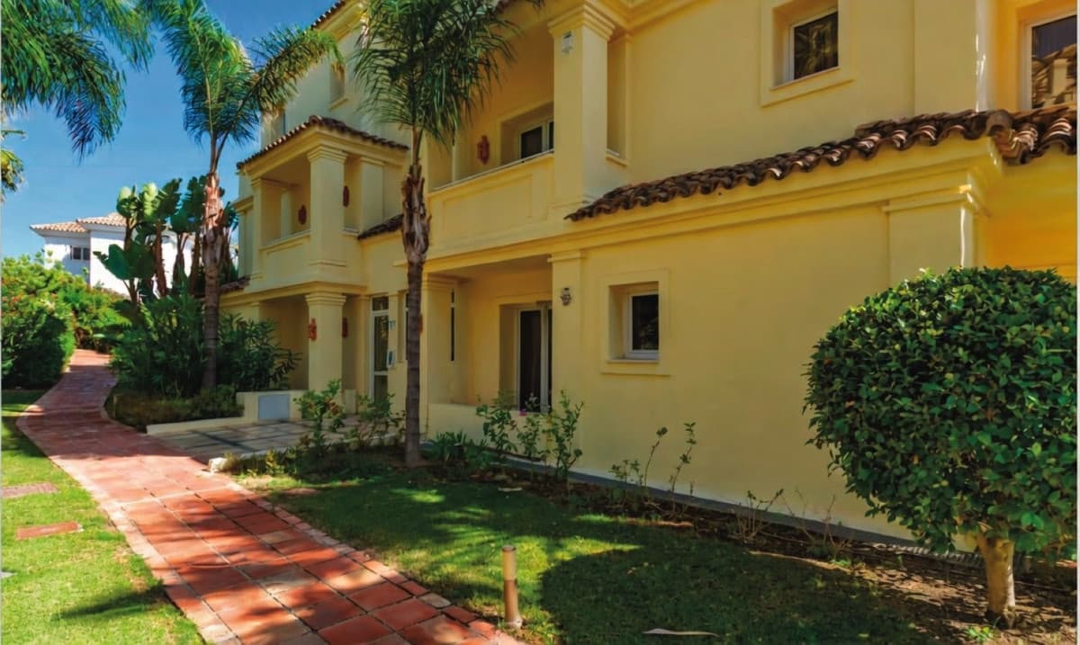 Middle Floor Apartment in Casares Playa — photo 5 of 10