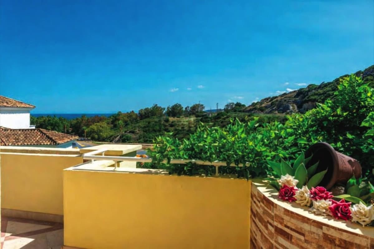 Middle Floor Apartment in Casares Playa — photo 8 of 10