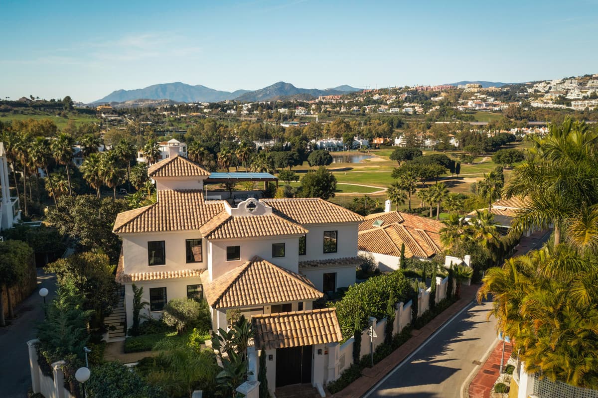 Detached Villa in Nueva Andalucía — photo 4 of 10