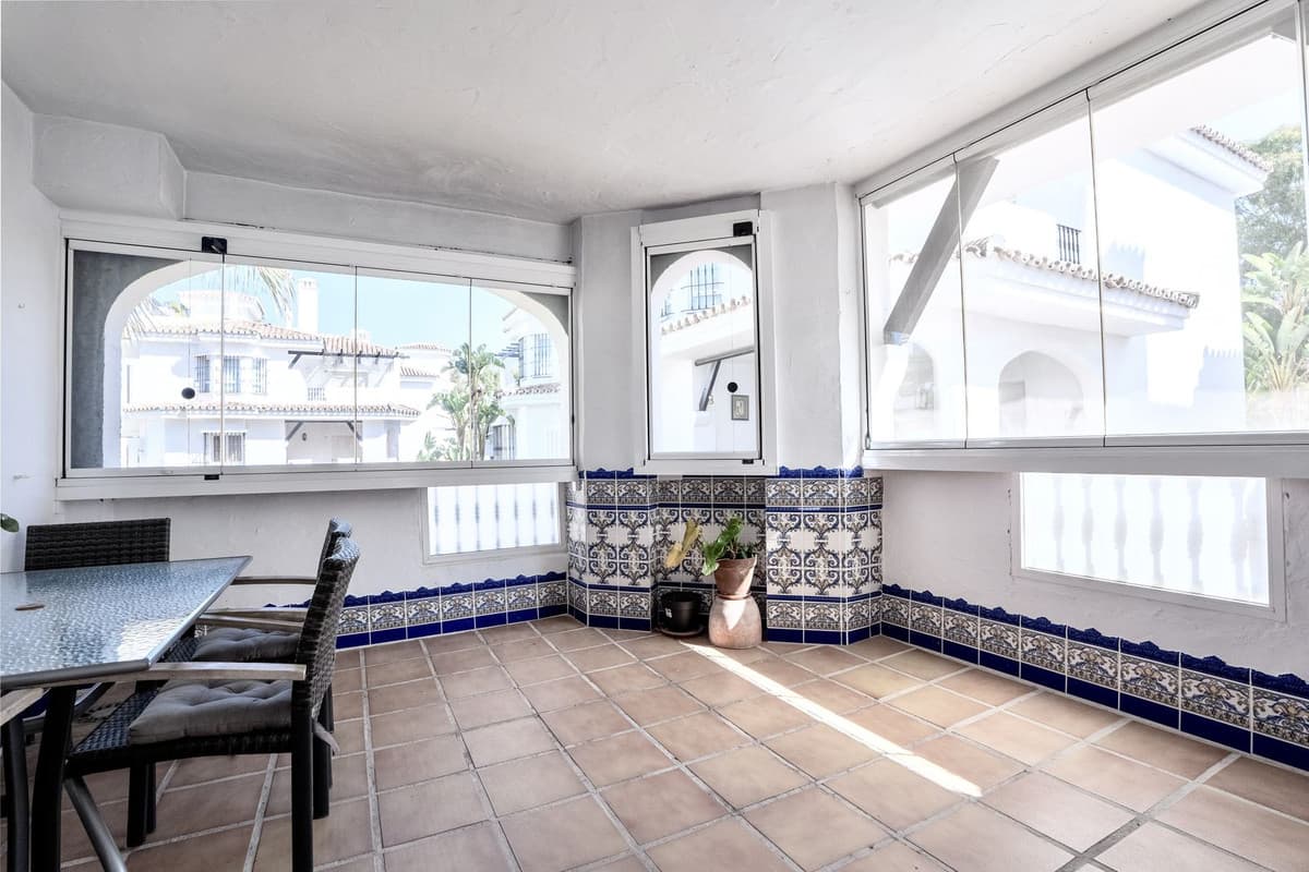 Middle Floor Apartment in Nueva Andalucía — photo 5 of 10