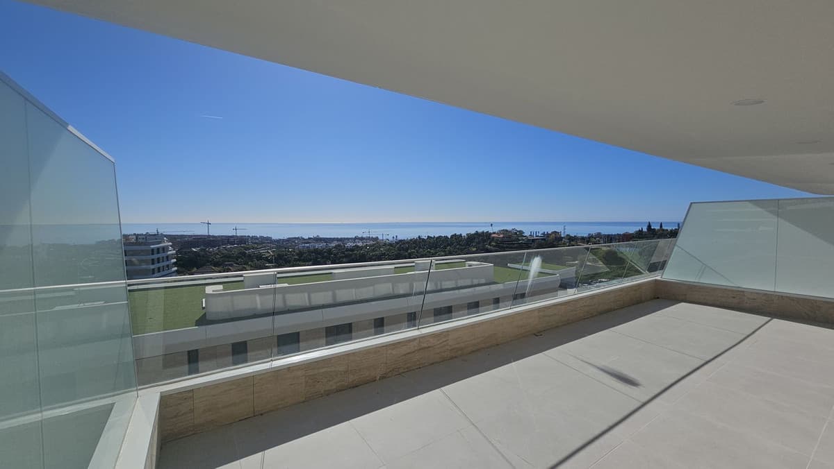 Middle Floor Apartment in Estepona — photo 2 of 10