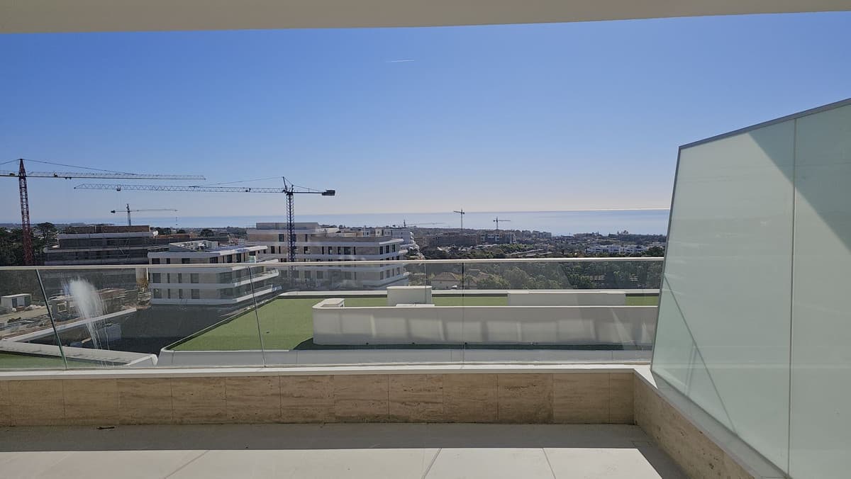 Middle Floor Apartment in Estepona — photo 5 of 10