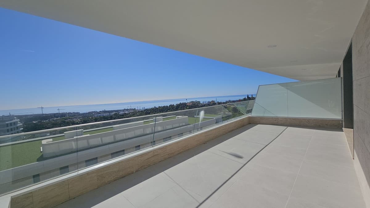 Middle Floor Apartment in Estepona — photo 6 of 10