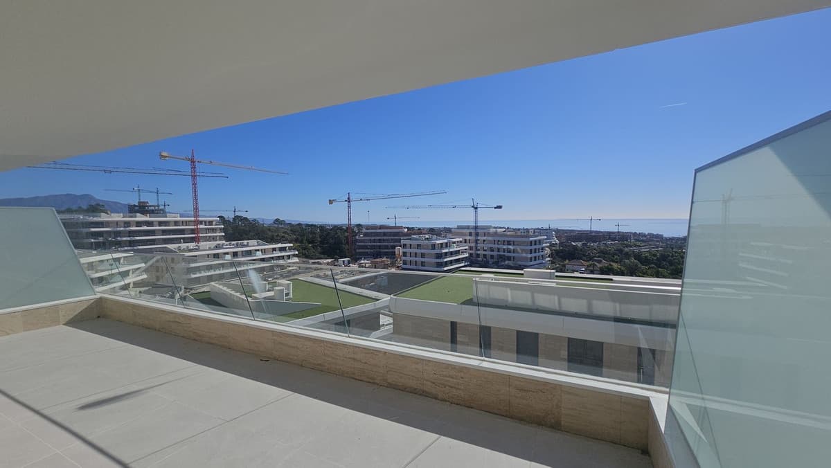Middle Floor Apartment in Estepona — photo 7 of 10
