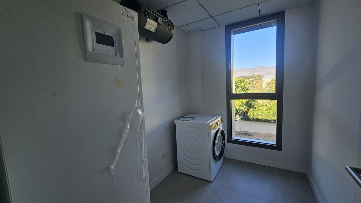 Middle Floor Apartment in Estepona — photo 8 of 10
