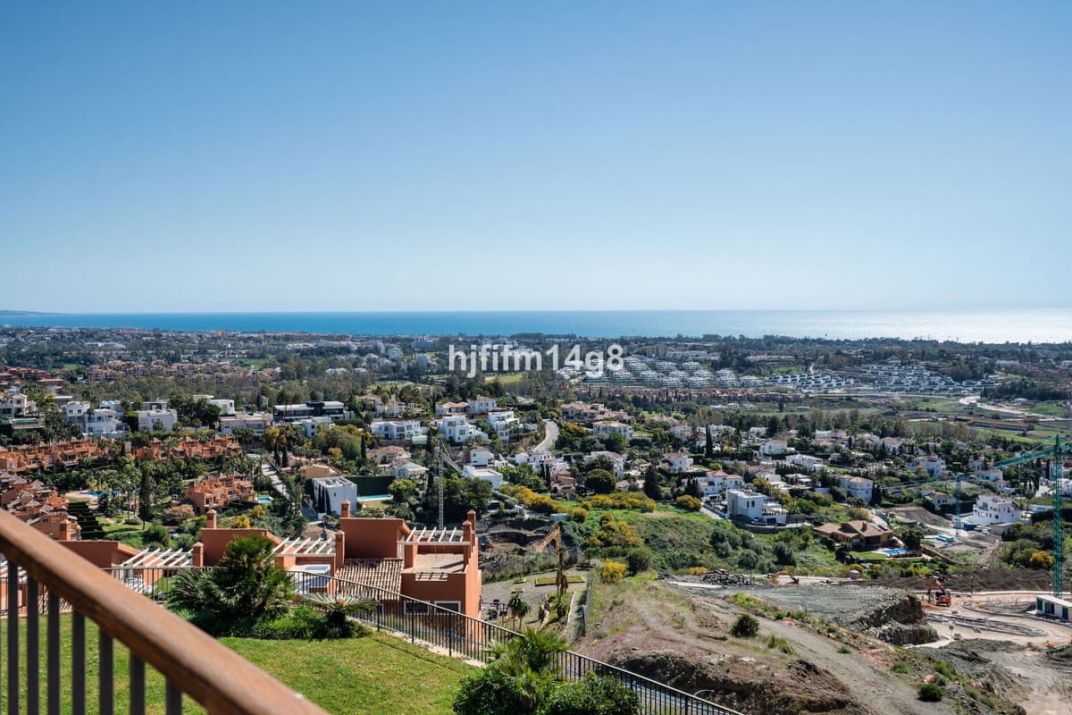 Penthouse in Benahavís — photo 2 of 10