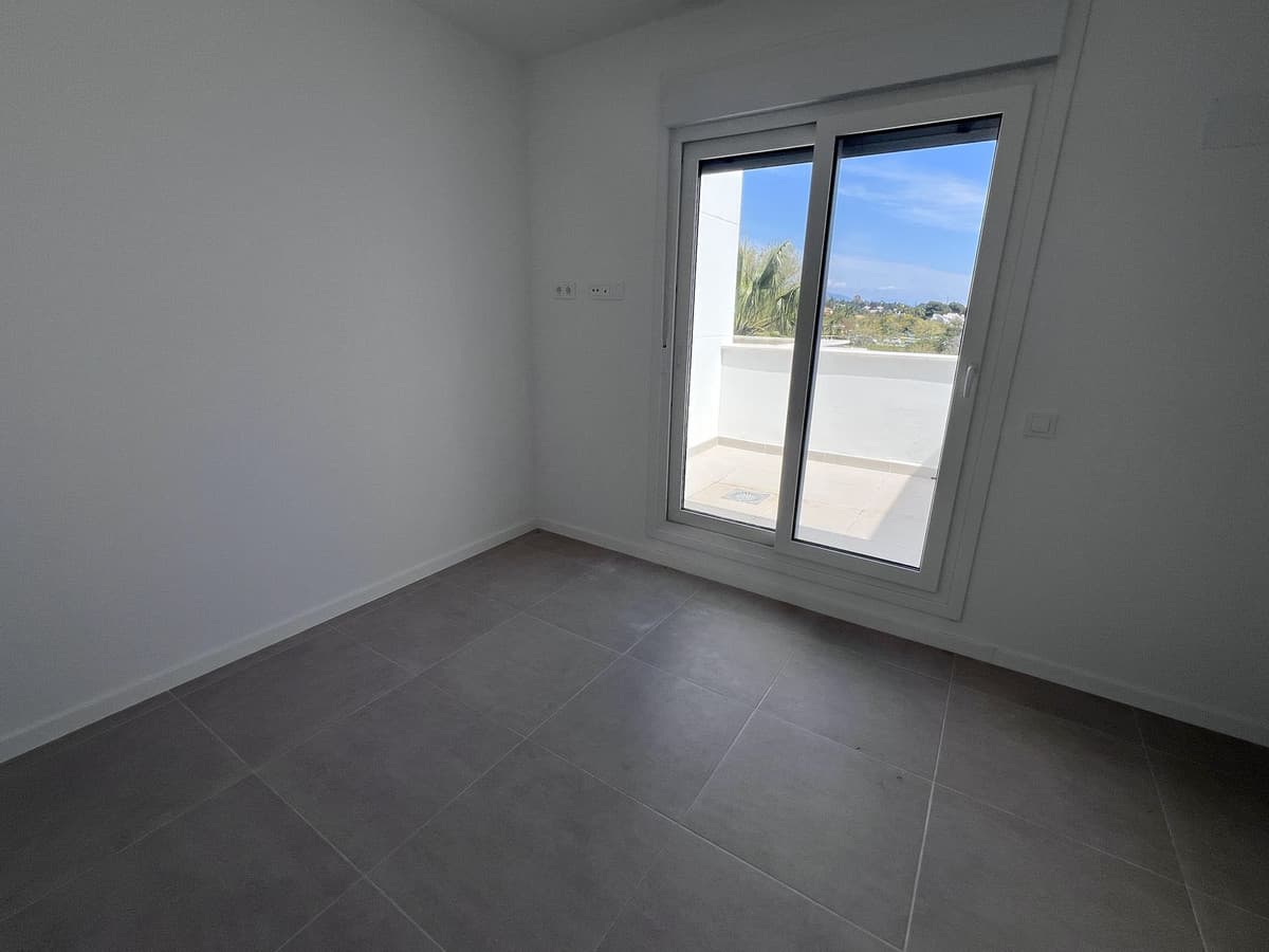 Top Floor Apartment in Bel Air — photo 8 of 10