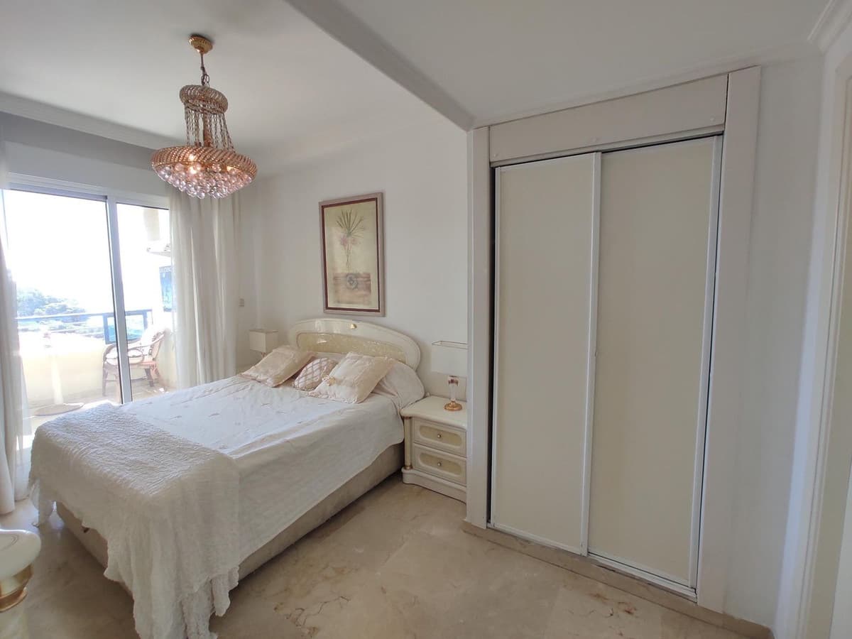 Middle Floor Apartment in Marbella — photo 4 of 10