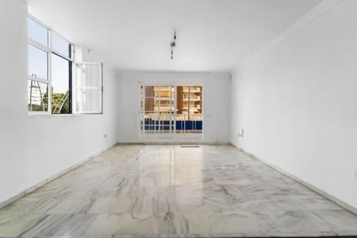 Middle Floor Apartment in Fuengirola — photo 7 of 10