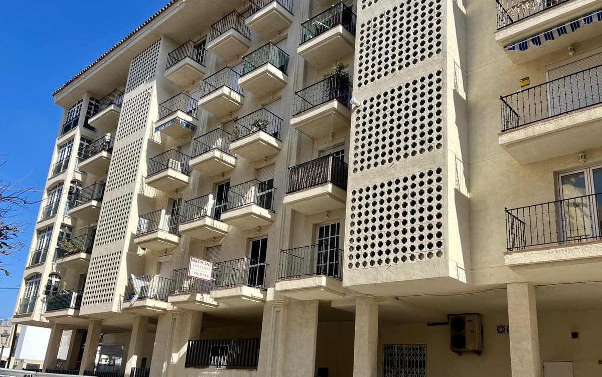 Middle Floor Apartment in Estepona — photo 1 of 8