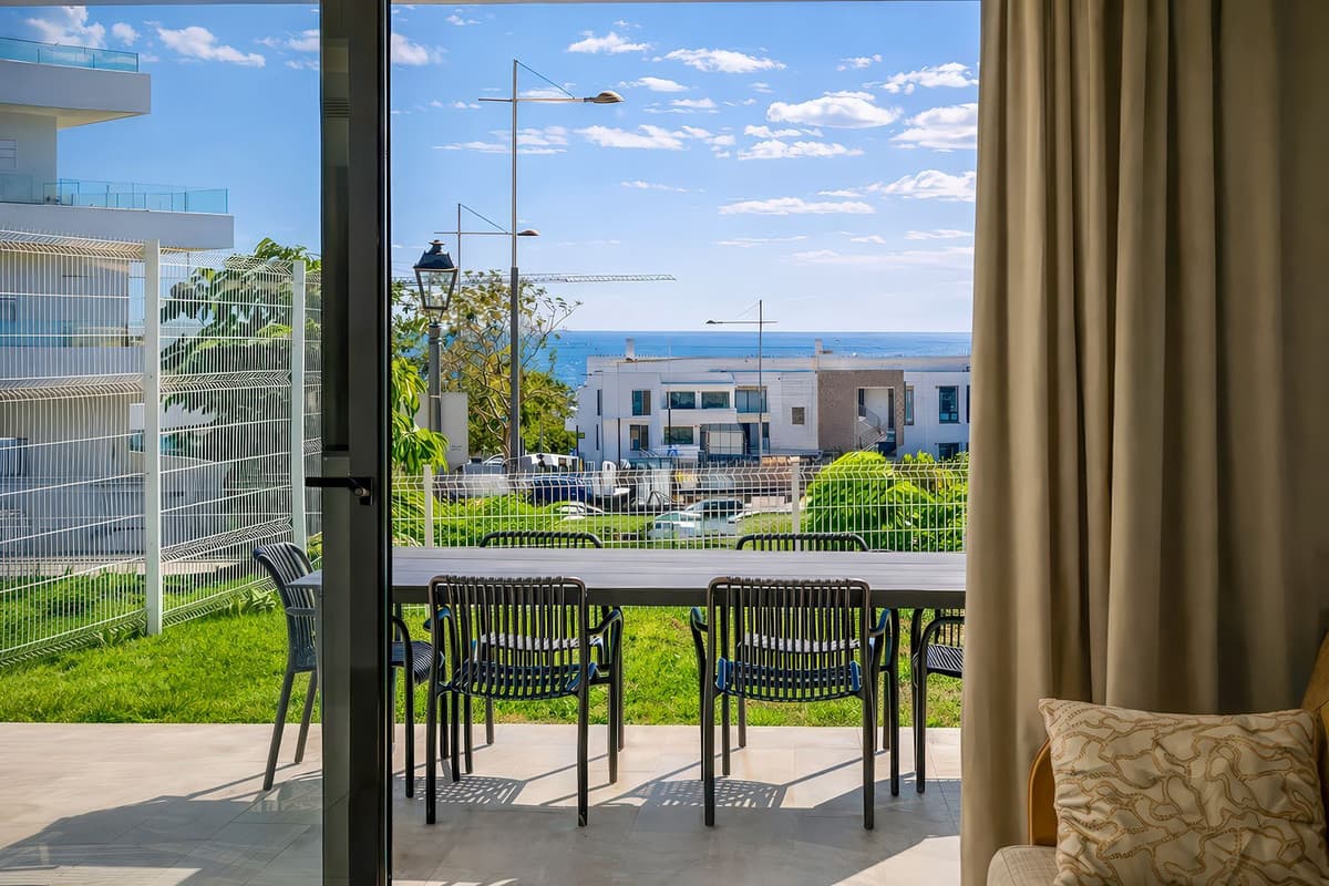 Ground Floor Apartment in Estepona — photo 3 of 10