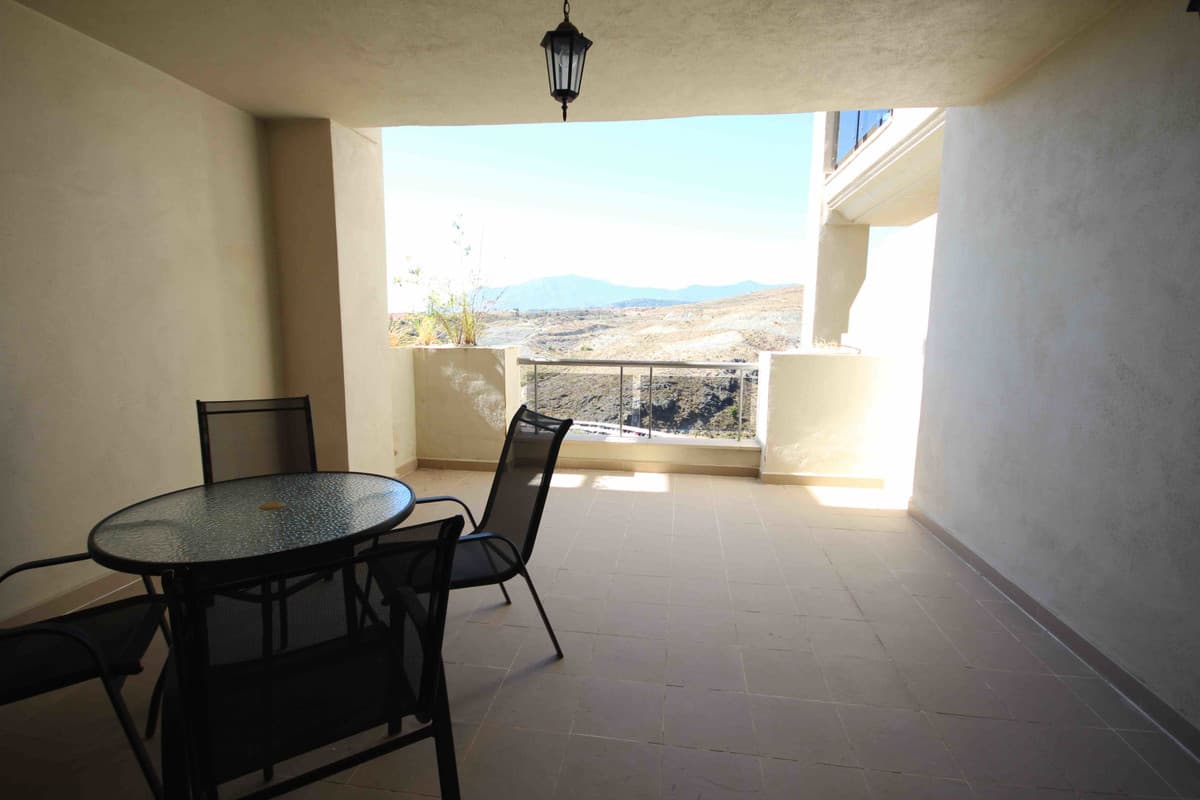 Middle Floor Apartment in Los Flamingos — photo 2 of 10