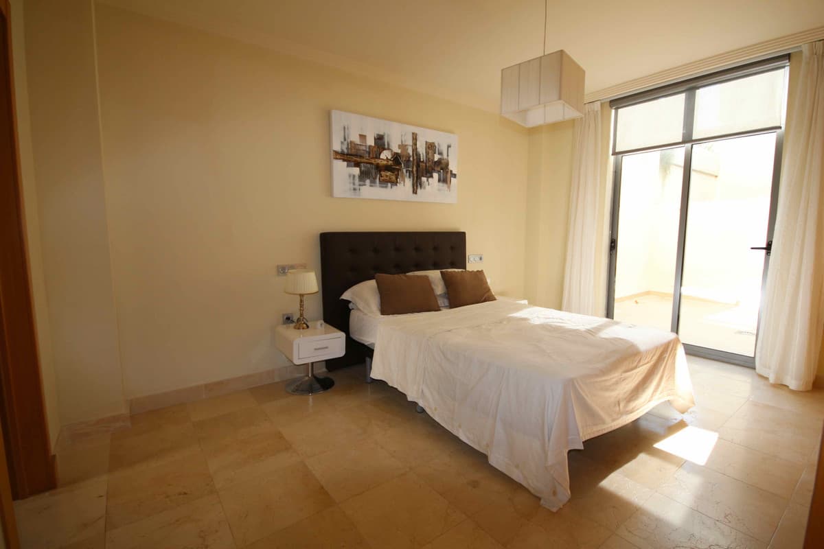 Middle Floor Apartment in Los Flamingos — photo 9 of 10