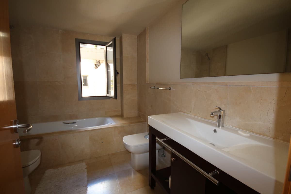 Middle Floor Apartment in Los Flamingos — photo 10 of 10