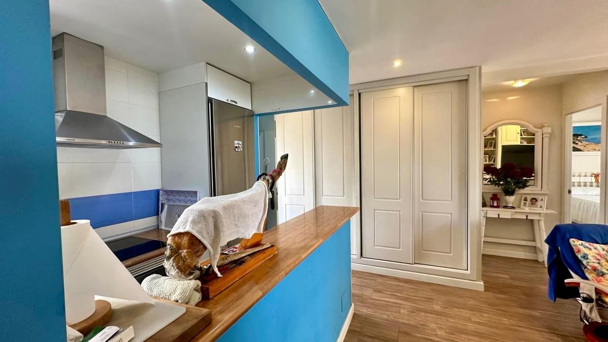 Middle Floor Apartment in Fuengirola — photo 3 of 10