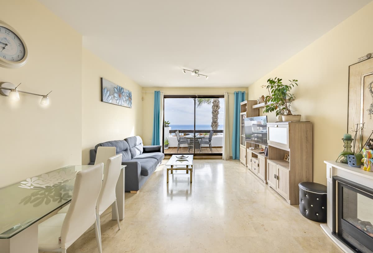 Middle Floor Apartment in La Alcaidesa — photo 8 of 10